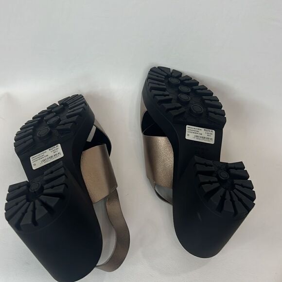 Arezzo Sandals Size 10 Metallic Gold Wedge Adjustable Elastic Strap Made Brazil - Picture 6 of 12